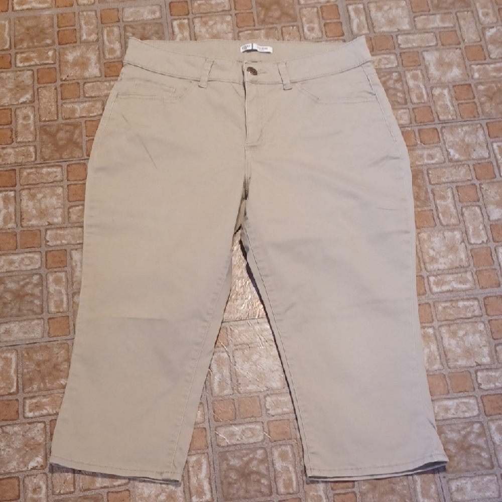 Riders by Lee Khaki Mid Rise Capri Size 12